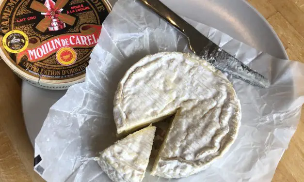 How do the French eat Camembert cheese ?