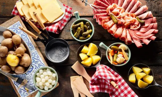 How do the French eat Raclette?